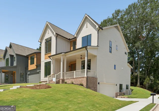 2nd image of 2467 Edwards Dr Nw, Atlanta, GA 30318 | MLS# 10828118