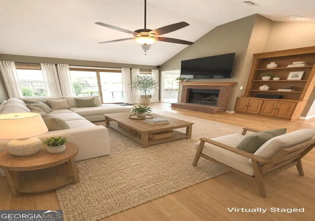 Photo 2 of Sale Pending at 326 Silver Cir, Warner Robins, GA 31093 | MLS# 10833747 | Listing updated on 2026-09-23