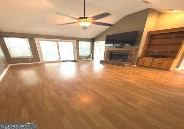 Photo 3 of Sale Pending at 326 Silver Cir, Warner Robins, GA 31093 | MLS# 10833747 | Listing updated on 2026-09-23