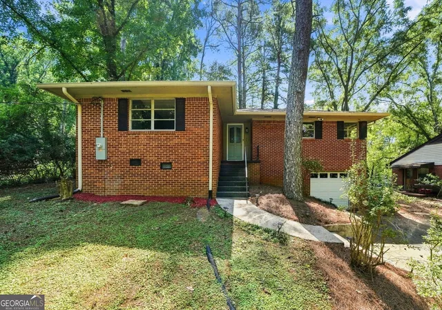 Photo 2 of Sale Pending at 128 Dickson Ct, Marietta, GA 30066 | MLS# 10830894 | Listing updated on 2026-09-14