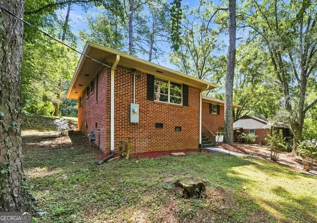 Photo 3 of Sale Pending at 128 Dickson Ct, Marietta, GA 30066 | MLS# 10830894 | Listing updated on 2026-09-14