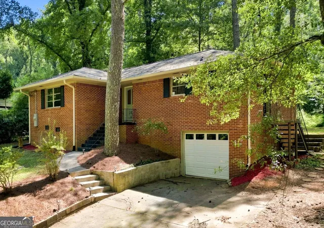 Photo 3 of Sale Pending at 128 Dickson Ct, Marietta, GA 30066 | MLS# 10830894 | Listing updated on 2026-09-14