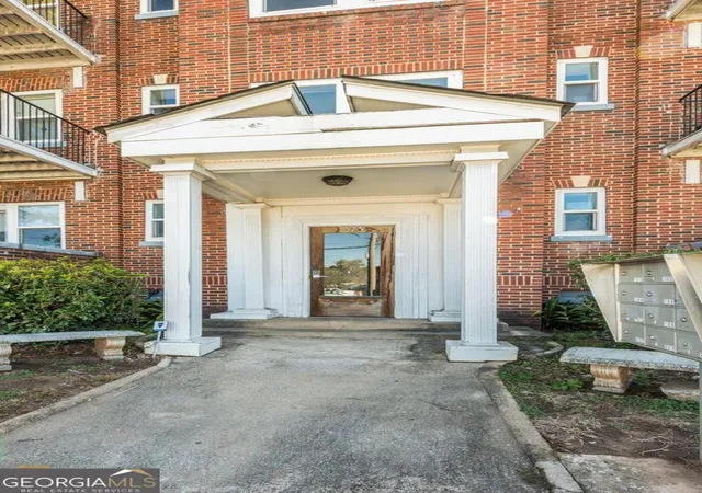 3rd image of 373 Moreland Ave Ne, Atlanta, GA 30307
