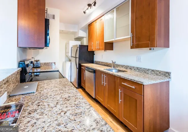 5th image of 373 Moreland Ave Ne, Atlanta, GA 30307