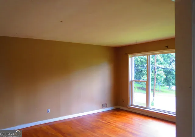 Photo 3 of Single family home for sale at 2233 Doris Dr, Decatur, GA 30034 | MLS# 10816419 | Listing updated on 2026-09-12