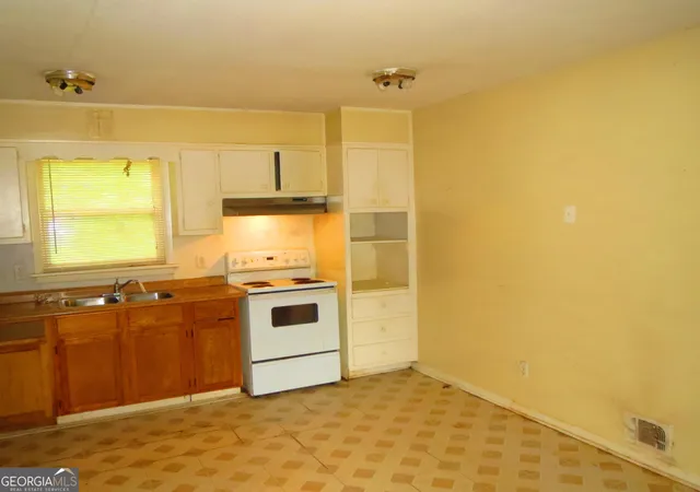 Photo 4 of Single family home for sale at 2233 Doris Dr, Decatur, GA 30034 | MLS# 10816419 | Listing updated on 2026-09-12
