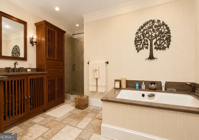 Photo 15 of Sale Pending at 920 Buckingham Cir Nw, Atlanta, GA 30327 | MLS# 10811115 | Listing updated on 2026-08-03