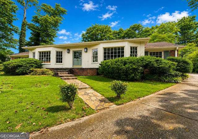 Photo 2 of Sale Pending at 920 Buckingham Cir Nw, Atlanta, GA 30327 | MLS# 10811115 | Listing updated on 2026-08-03