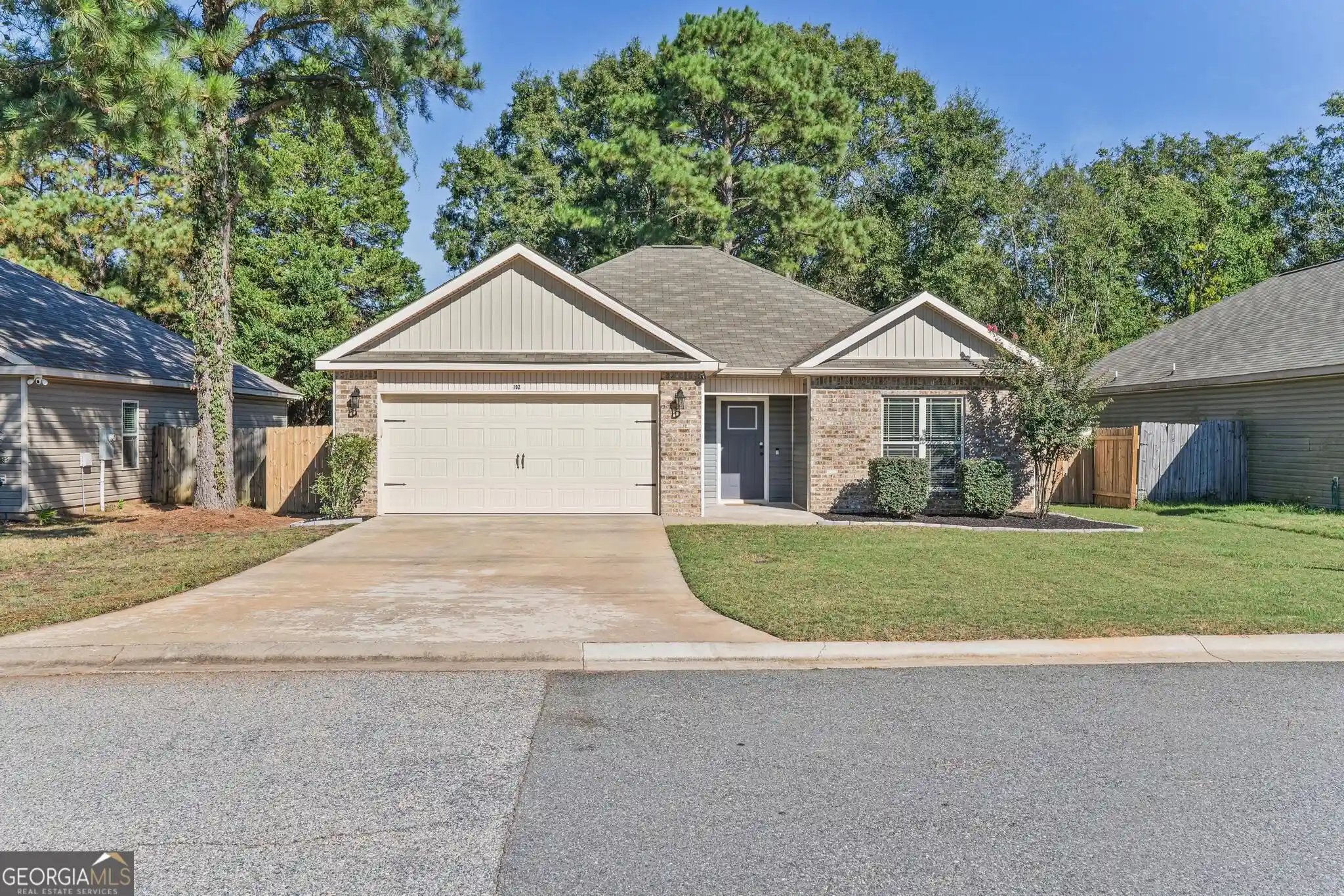 Photo 1 of Single family home for sale at 102 Hughes Dr, Warner Robins, GA 31093 | MLS# 10857967 | Listing updated on 2026-10-16