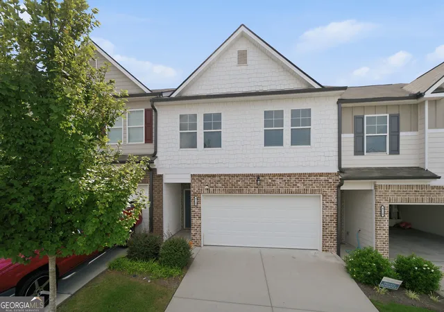 Photo 3 of Townhouse for sale at 4724 Fullerton Dr, Oakwood, GA 30566 | MLS# 10831976 | Listing updated on 2026-09-07