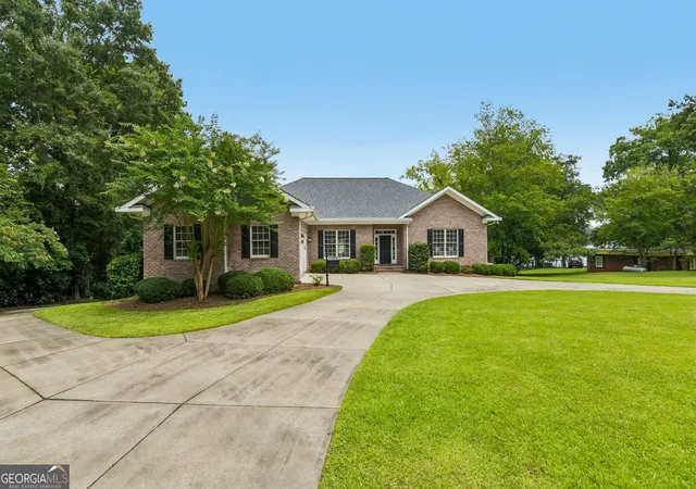 Homes for sale in Milledgeville, GA | 115 Lakeshore Ct Ne, Milledgeville, GA 31061 | MLS# 10785830