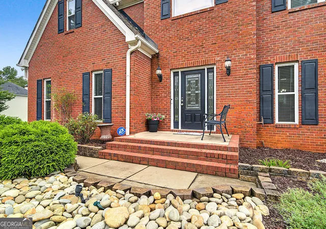 Photo 3 of Single family home for sale at 140 Farr Lake Dr, Tyrone, GA 30290 | MLS# 10830847 | Listing updated on 2026-09-10