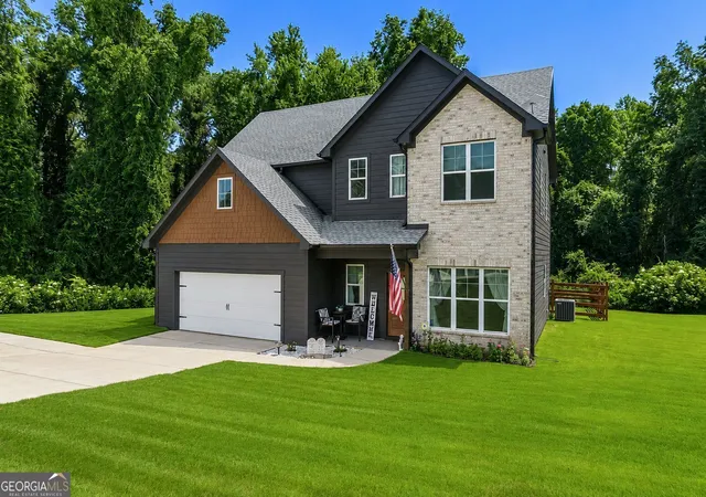Photo 3 of Single family home for sale at 24 Plantation Oaks Dr, Rockmart, GA 30153 | MLS# 10802614 | Listing updated on 2026-08-21