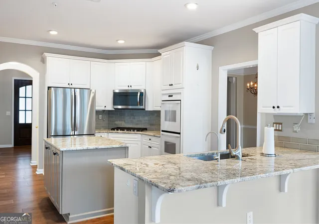 Photo 3 of Sale Pending at 1170 Parkview Ln Nw, Kennesaw, GA 30152 | MLS# 10831909 | Listing updated on 2026-10-10