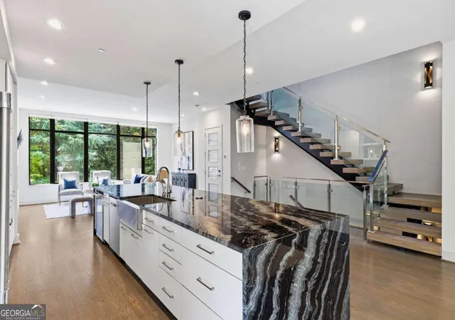 Photo 4 of Townhouse for sale at 914 Lenox Blvd Ne, Atlanta, GA 30324 | MLS# 10826568 | Listing updated on 2026-10-05