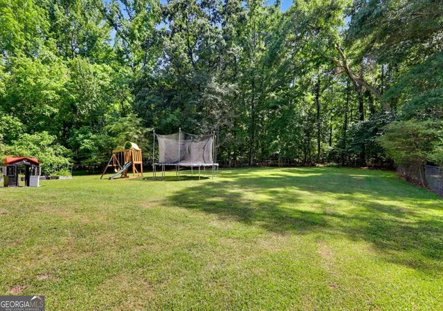 3rd image of 9421 Forest Knoll Dr, Jonesboro, GA 30238 | MLS# 10787078