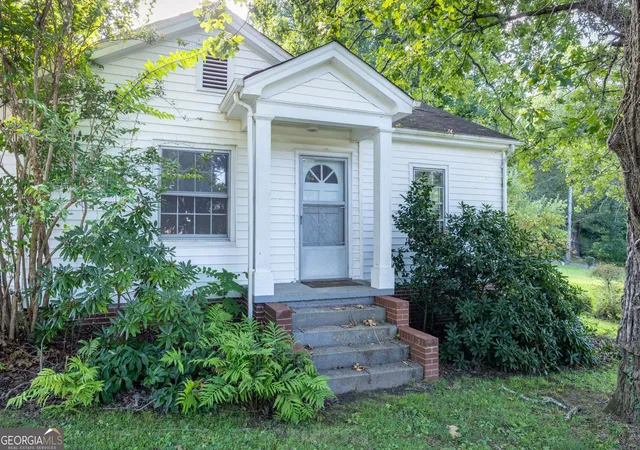 Photo 2 of Single family home for sale at 303 Georgianna St, Jasper, GA 30143 | MLS# 10834078 | Listing updated on 2026-09-10