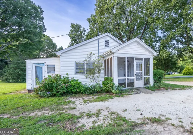Photo 4 of Single family home for sale at 303 Georgianna St, Jasper, GA 30143 | MLS# 10834078 | Listing updated on 2026-09-10