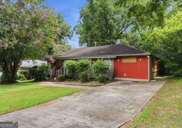 Photo 2 of Single family home for sale at 1996 Meadow Ln, Decatur, GA 30032 | MLS# 10820012 | Listing updated on 2026-09-19