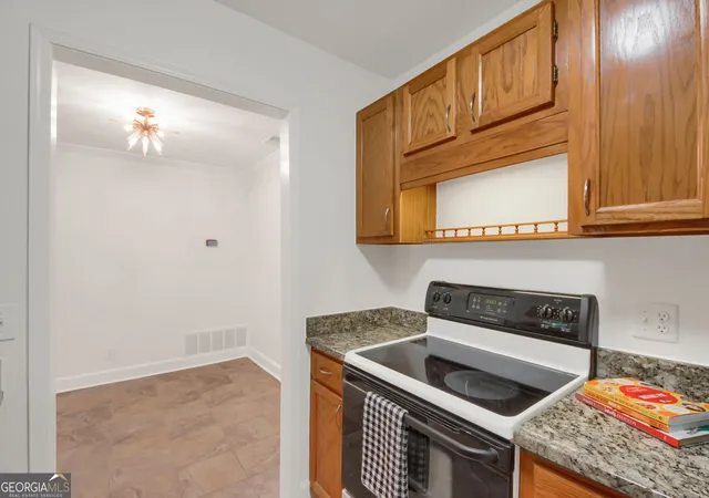Photo 3 of Condo for sale at 501 Barrington Hills Dr, Sandy Springs, GA 30350 | MLS# 10612954 | Listing updated on 2025-10-10