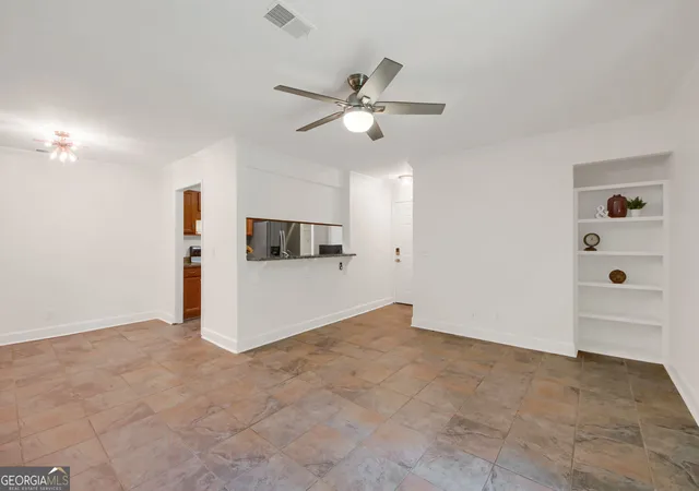Photo 4 of Condo for sale at 501 Barrington Hills Dr, Sandy Springs, GA 30350 | MLS# 10612954 | Listing updated on 2025-10-10