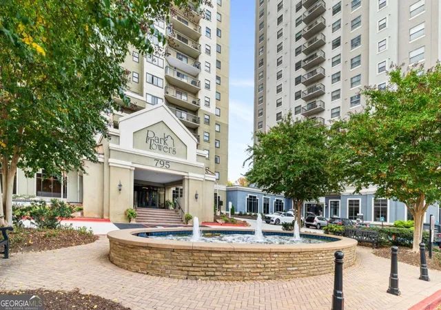 2nd image of 795 Hammond Dr, Sandy Springs, GA 30328