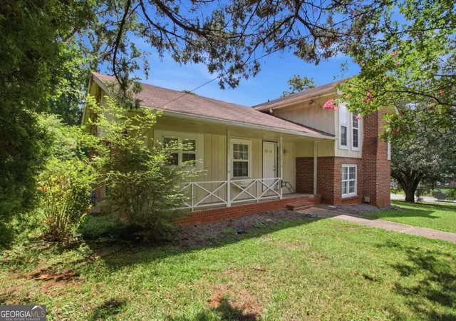 2nd image of 1614 Devon Ct, Stone Mountain, GA 30088 | MLS# 10808117