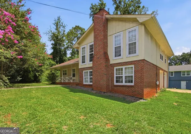 3rd image of 1614 Devon Ct, Stone Mountain, GA 30088 | MLS# 10808117