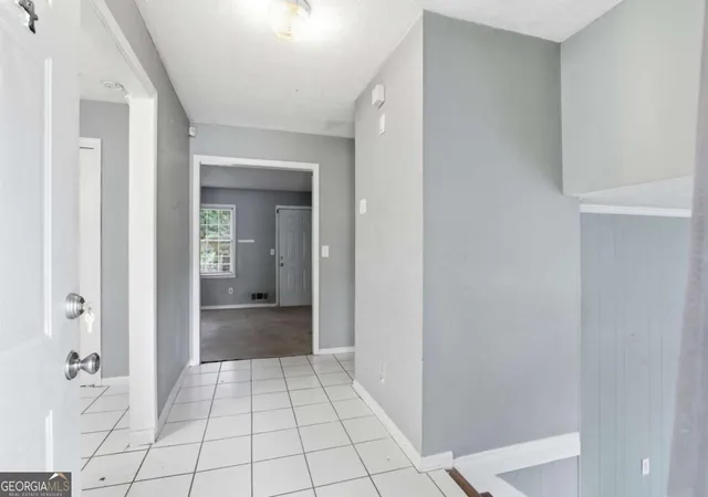 5th image of 1614 Devon Ct, Stone Mountain, GA 30088 | MLS# 10808117