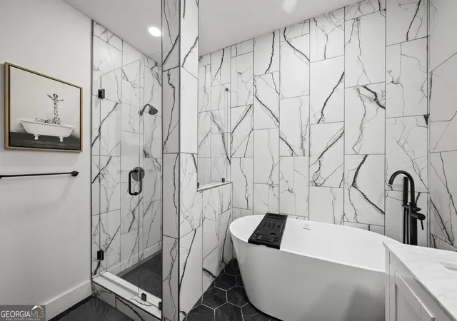 Photo 3 of Condo for sale at 805 Peachtree St Ne #521, Atlanta, GA 30308 | MLS# 10779425 | Listing updated on 2026-09-19