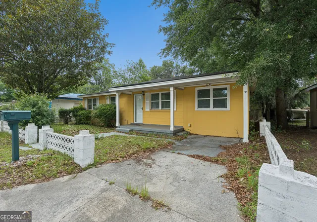 Photo 3 of Single family home for sale at 904 Sherman Ave, Savannah, GA 31405 | MLS# 10787110 | Listing updated on 2026-08-23