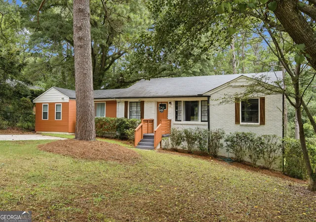 Photo 2 of Single family home for sale at 1402 Midlawn Dr, Decatur, GA 30032 | MLS# 10822705 | Listing updated on 2026-09-01