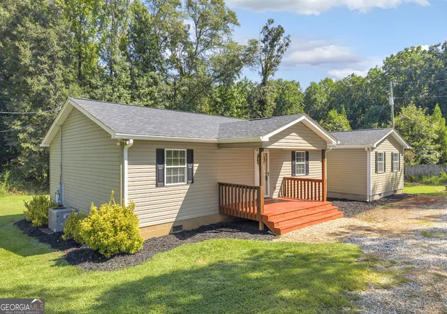 3rd image of 324 Old Canon Church Rd, Bowersville, GA 30516 | MLS# 10825199