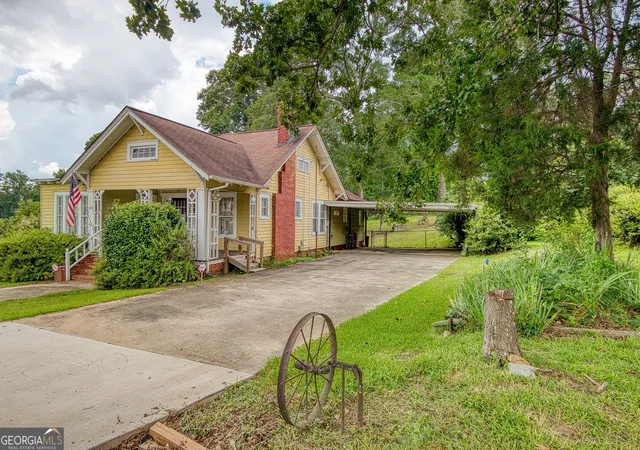 3rd image of 464 Sargent Main St, Newnan, GA 30263 | MLS# 10809933