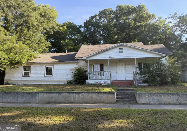Homes for sale in Griffin, GA | 523 E Solomon St, Griffin, GA 30223 | MLS# 10793433