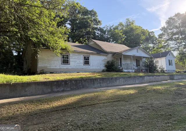 Homes for sale in Griffin, GA | 523 E Solomon St, Griffin, GA 30223 | MLS# 10793433