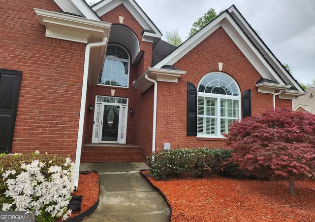 Photo 2 of Single family home for sale at 165 Tara Blvd, Loganville, GA 30052 | MLS# 10800096 | Listing updated on 2026-10-06
