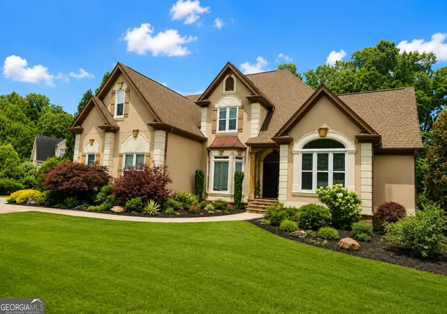 Photo 3 of Single family home for sale at 915 Champions Fairway Dr, Alpharetta, GA 30004 | MLS# 10812957 | Listing updated on 2026-08-24