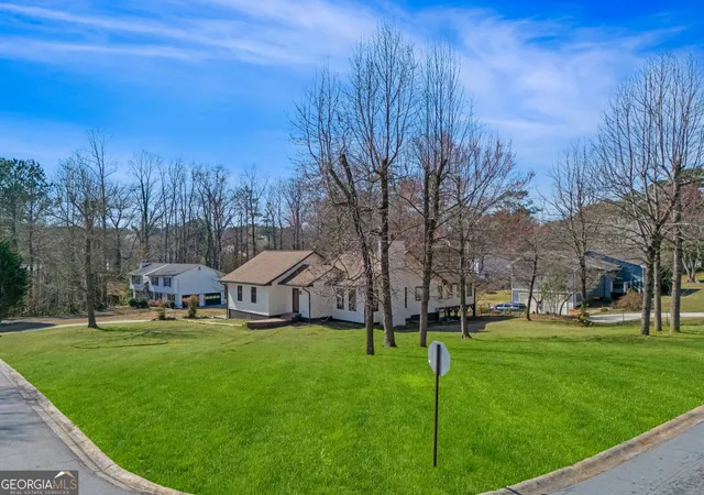 Photo 2 of Single family home for sale at 2860 Powder Horn Trl Sw, Marietta, GA 30064 | MLS# 10829515 | Listing updated on 2026-09-19