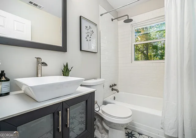 Photo 4 of Single family home for sale at 2693 Washington St NW, Atlanta, GA 30318 | MLS# 10759538 | Listing updated on 2026-10-04