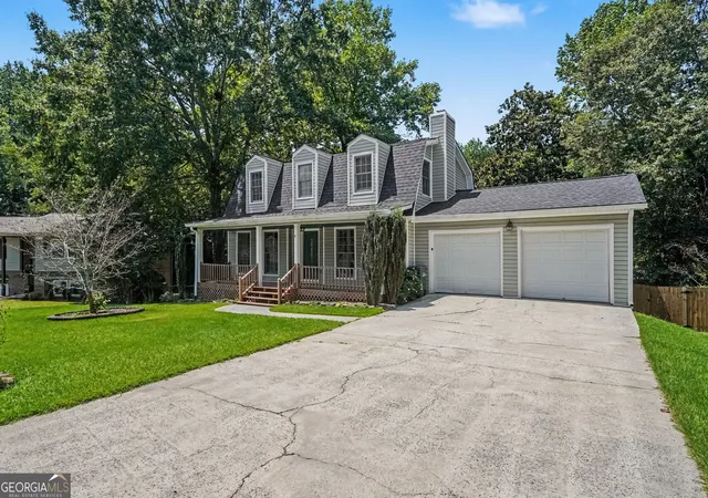 Photo 2 of Single family home for sale at 580 Westchester Cir Sw, Marietta, GA 30064 | MLS# 10824608 | Listing updated on 2026-09-13