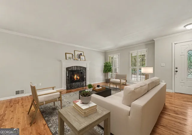 Photo 3 of Single family home for sale at 580 Westchester Cir Sw, Marietta, GA 30064 | MLS# 10824608 | Listing updated on 2026-09-13