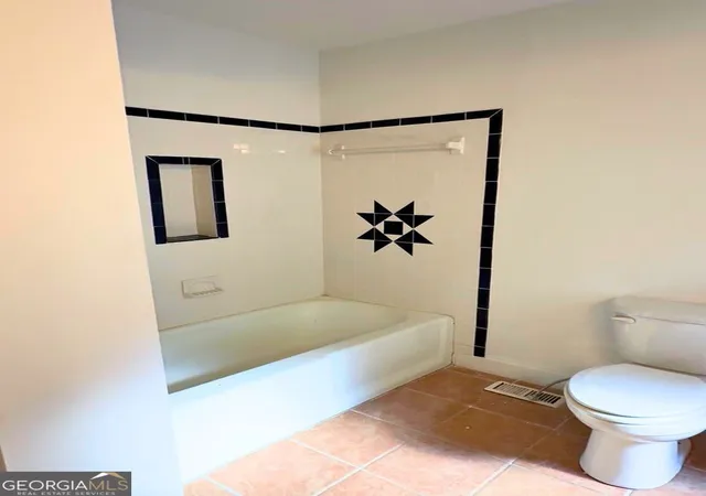 Photo 4 of Single family home for sale at 6169 Hillvale Rd, Lithonia, GA 30058 | MLS# 10821673 | Listing updated on 2026-08-21