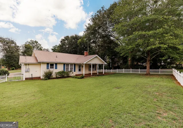 Photo 3 of Sale Pending at 382 Elizabeth St, Commerce, GA 30529 | MLS# 10821505 | Listing updated on 2026-09-15