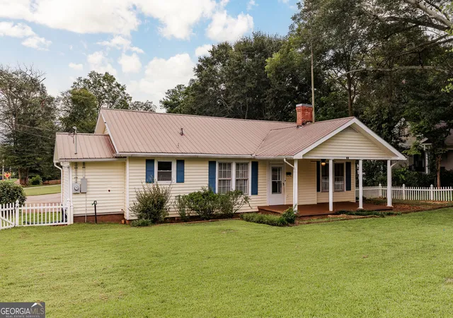 Photo 4 of Sale Pending at 382 Elizabeth St, Commerce, GA 30529 | MLS# 10821505 | Listing updated on 2026-09-15