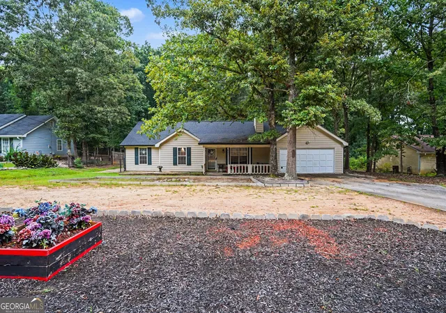 Photo 2 of Single family home for sale at 205 Woodcrest Dr, Covington, GA 30016 | MLS# 10620411 | Listing updated on 2026-08-13