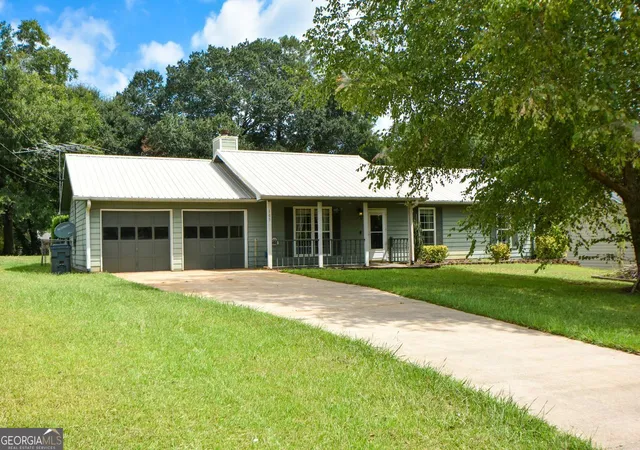 Photo 2 of Single family home for sale at 105 Gwenellen Dr, Locust Grove, GA 30248 | MLS# 10832228 | Listing updated on 2026-10-09
