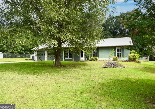 Photo 3 of Single family home for sale at 105 Gwenellen Dr, Locust Grove, GA 30248 | MLS# 10832228 | Listing updated on 2026-10-09