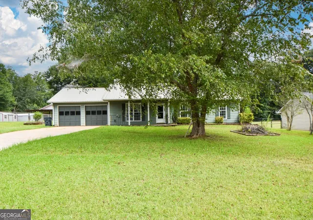 Photo 3 of Single family home for sale at 105 Gwenellen Dr, Locust Grove, GA 30248 | MLS# 10832228 | Listing updated on 2026-10-09
