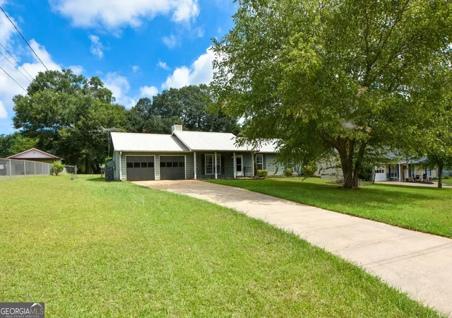 Photo 4 of Single family home for sale at 105 Gwenellen Dr, Locust Grove, GA 30248 | MLS# 10832228 | Listing updated on 2026-10-09